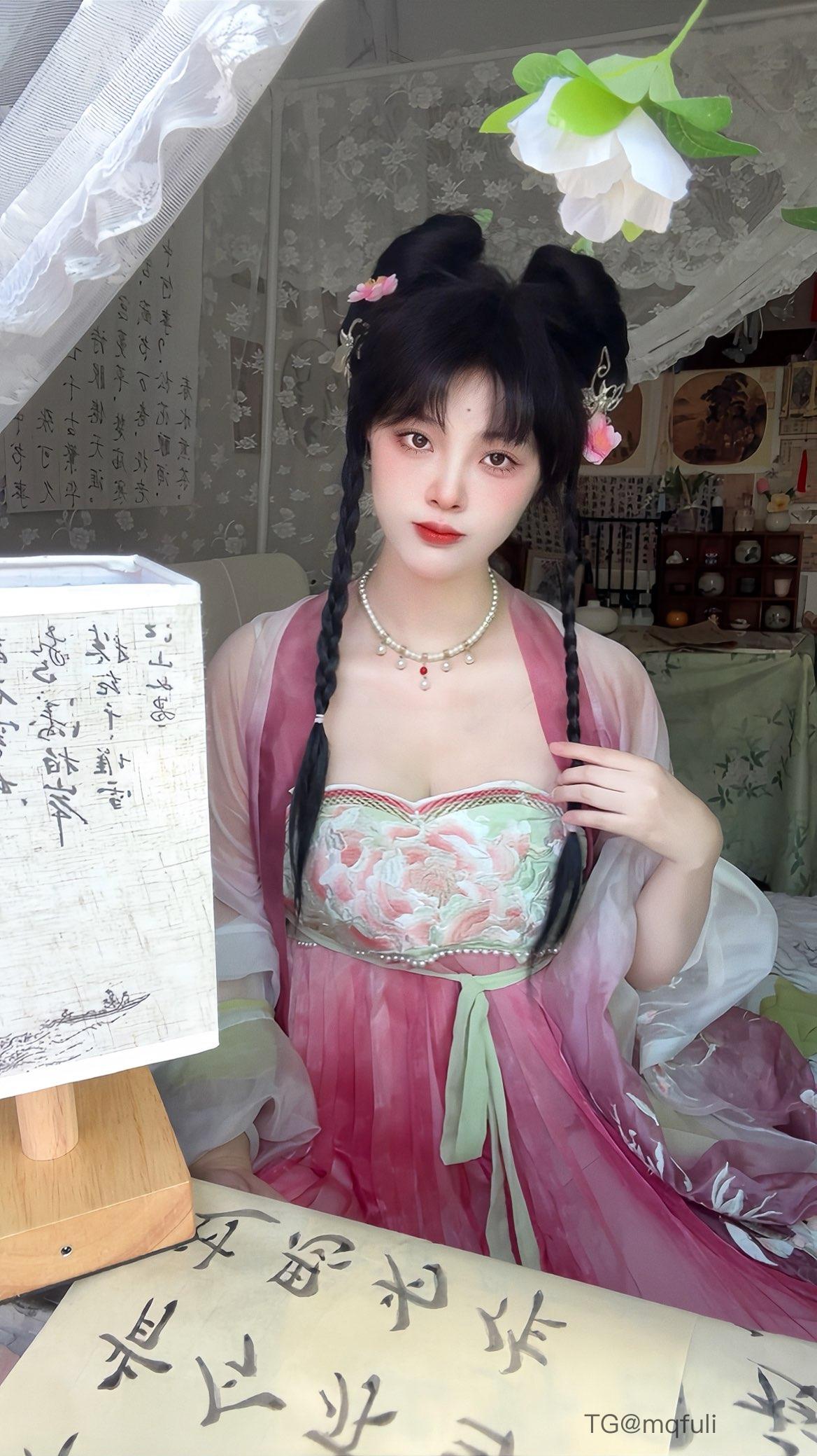 图片[1]-抖音 BT富儿 微密圈 019期 【3P2V】最新至：2025.4.21-微私密圈-全网最全抖音网红铁粉写真空间