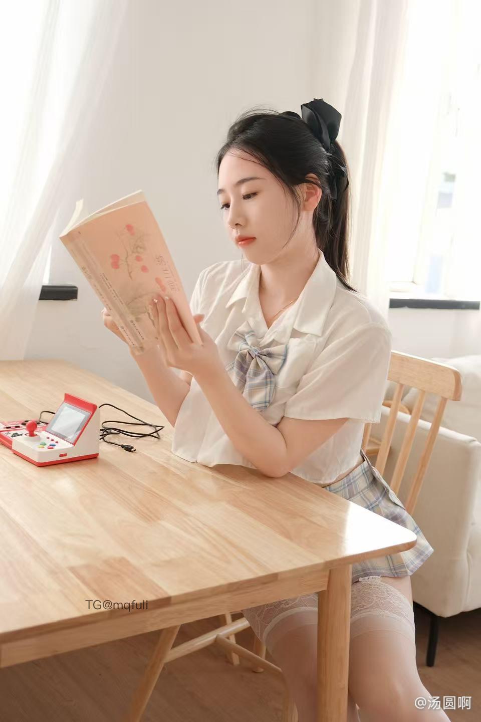 图片[1]-抖音 BT富儿 微密圈 019期 【3P2V】最新至：2025.4.21-微私密圈-全网最全抖音网红铁粉写真空间