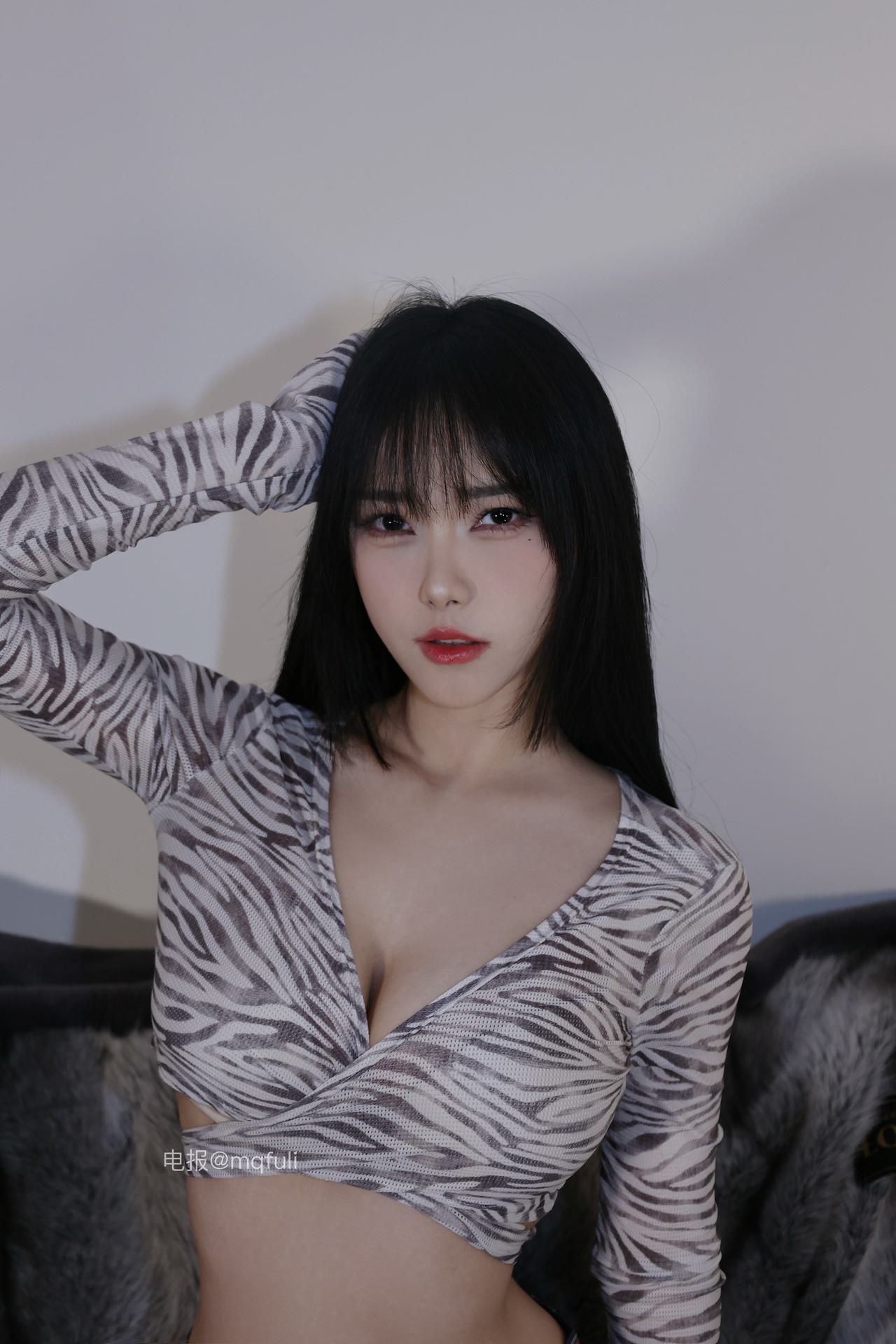 图片[1]-抖音 BT富儿 微密圈 019期 【3P2V】最新至：2025.4.21-微私密圈-全网最全抖音网红铁粉写真空间