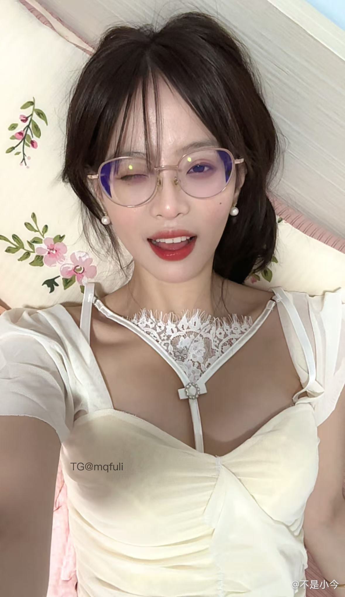 图片[1]-抖音 BT富儿 微密圈 019期 【3P2V】最新至：2025.4.21-微私密圈-全网最全抖音网红铁粉写真空间