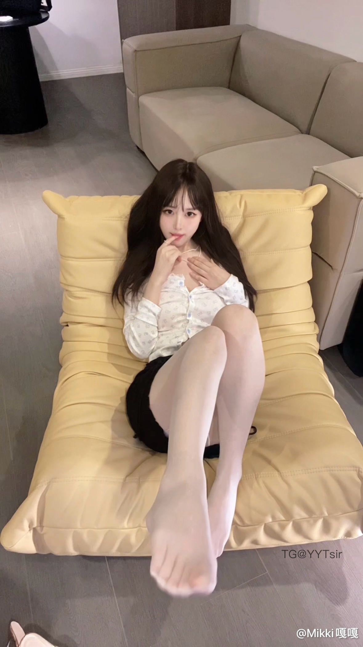 图片[1]-抖音 BT富儿 微密圈 019期 【3P2V】最新至：2025.4.21-微私密圈-全网最全抖音网红铁粉写真空间
