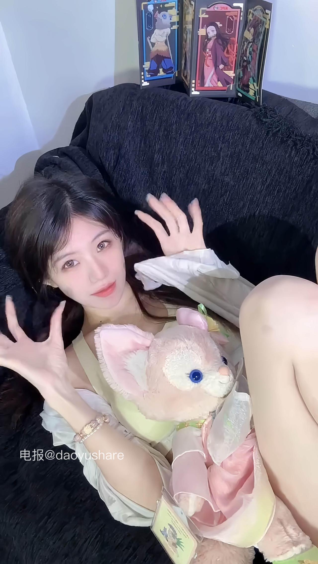 图片[1]-抖音 BT富儿 微密圈 019期 【3P2V】最新至：2025.4.21-微私密圈-全网最全抖音网红铁粉写真空间