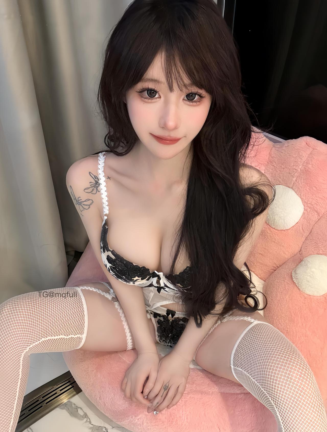 图片[1]-抖音 BT富儿 微密圈 019期 【3P2V】最新至：2025.4.21-微私密圈-全网最全抖音网红铁粉写真空间
